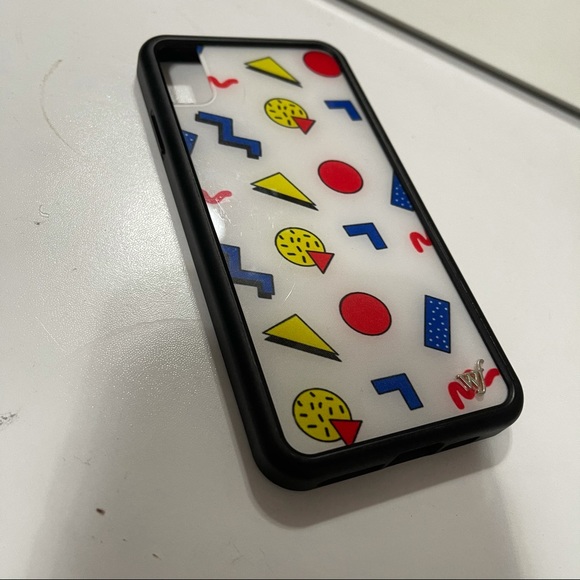 EMMA CHAMBERLAIN WILDFLOWER PHONE CASE - Picture 1 of 1
